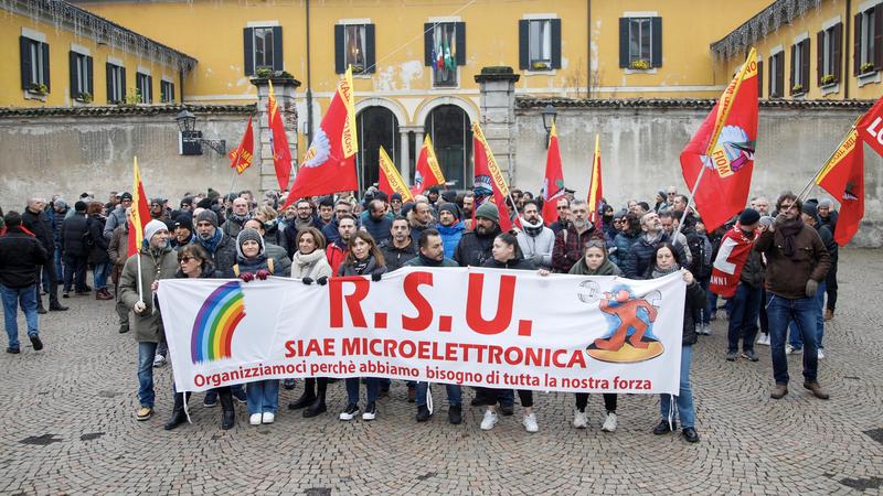 Tredicesime promesse e mai pagate: sciopero e sit-in dei lavoratori Siae