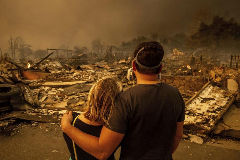 Cómo los vientos de Santa Ana han provocado incendios mortales en el sur de California