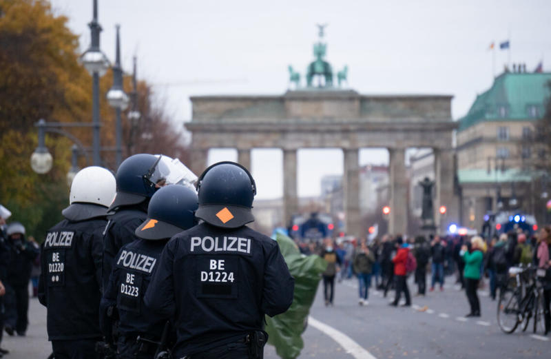 Nach Silvester: Berliner Polizist:innen ermöglichen rassistische Hetze