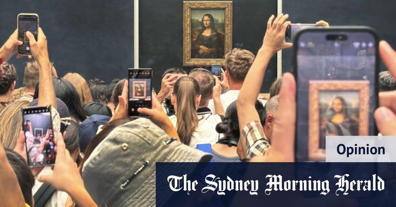 Jostling happy snappers are ruining art galleries for everyone