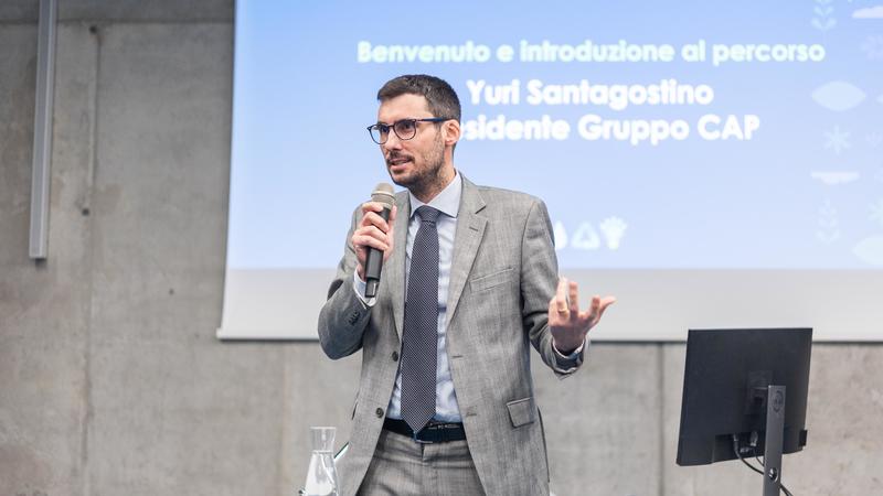 Cap, acqua e rifiuti per la sostenibilità. Il presidente Santagostino: “I Comuni a scuola di cambiamento” /