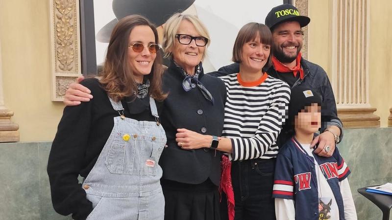 Oliviero Toscani, l’abbraccio della sua Milano e dei figli. Olivia: “Io, innamorata di papà”