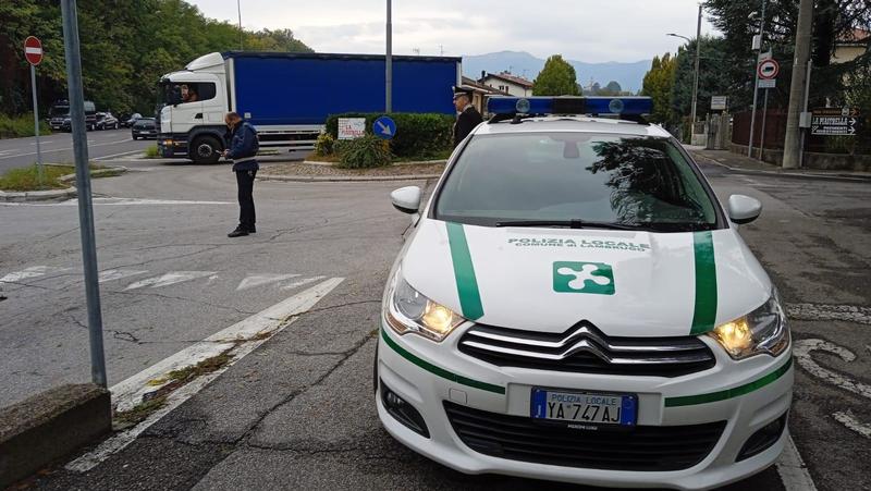 Guanzate, trasportava migranti in Svizzera: arrestato. Il reclutamento dei clandestini avveniva a Milano