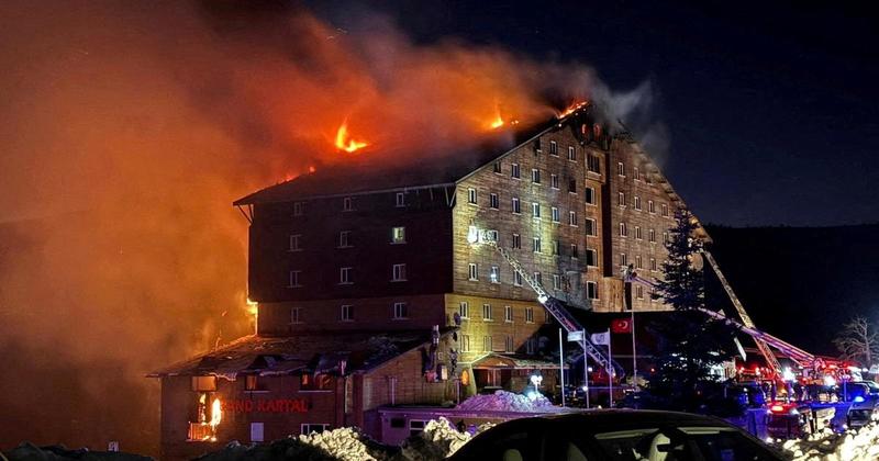 VIDEO Užas na turskom skijalištu: Hotel nestao u plamenu, 66 je mrtvih. Neki poginuli dok su bježali kroz prozor