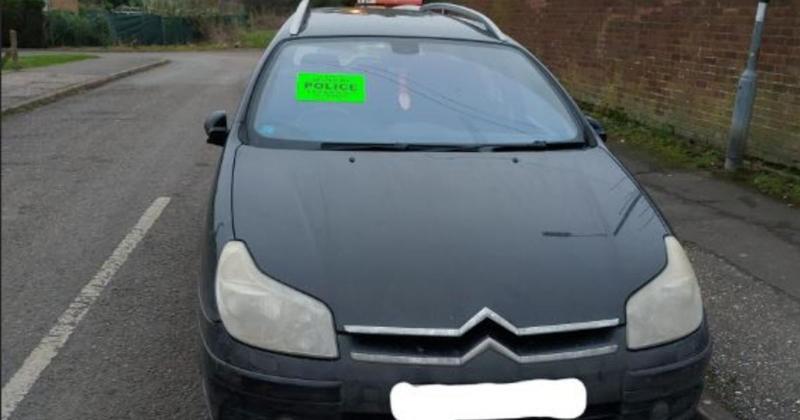 Citroen pulled over after driver flashes fake Lithuanian licence