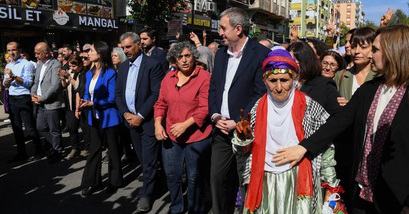 PKK leader airs cautious optimism after talks with Turkey's pro-Kurdish party