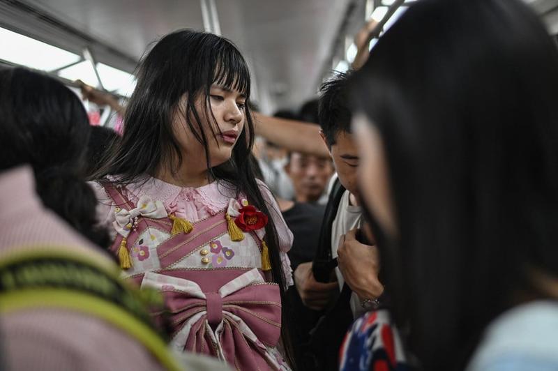 In China, Gender Transitions Are a Family Affair