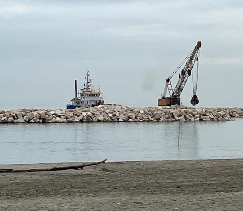 Lidi di Comacchio, tornano le scogliere