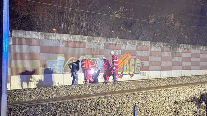 Cernusco Lombardone, attraversa i binari: travolto e ucciso dal treno