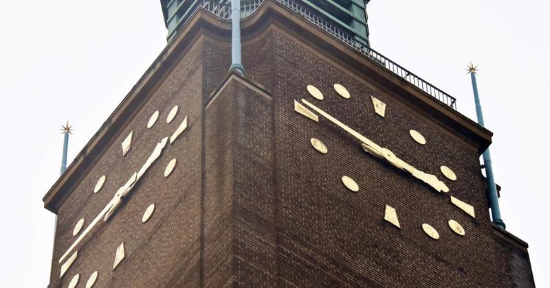 Eagle-eyed critics slam council's £200k investment into 'peeling' clock face