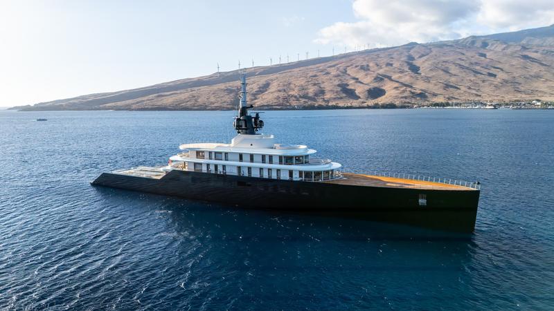 Native Hawaiians confront billionaire's megayacht in Hawaii