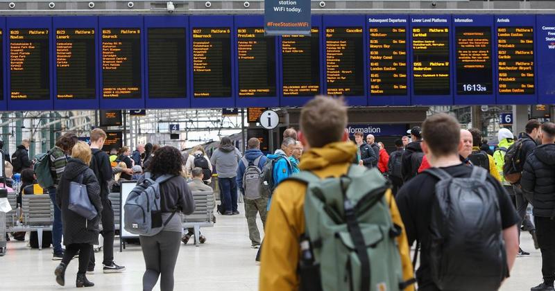 Alan Simpson: Electrification of Scots rail network is just another empty promise LAST week was a momentous one for those of us who live along the busy commuter railway line between Glasgow and East Kilbride.