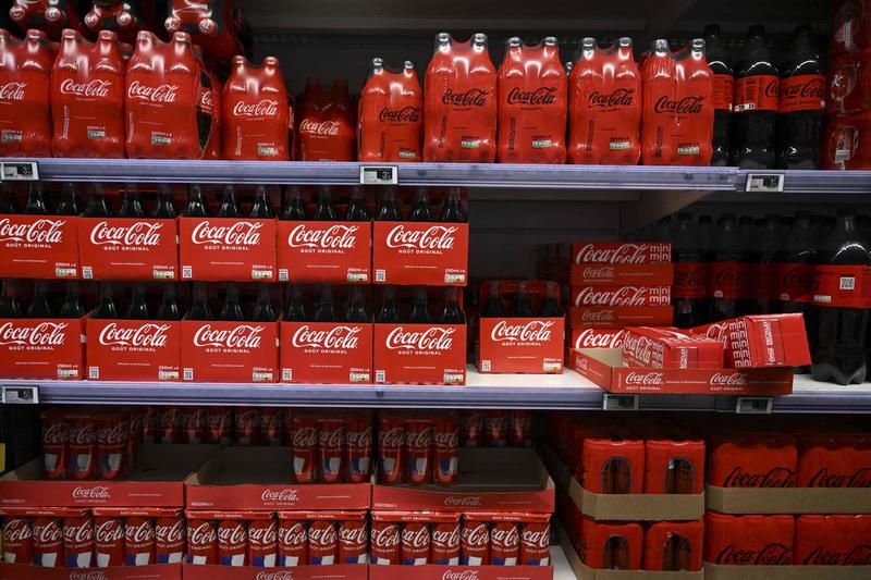 Maxi richiamo di Coca Cola dagli scaffali d’Europa: clorato oltre i limiti.  Cos’è e i rischi 