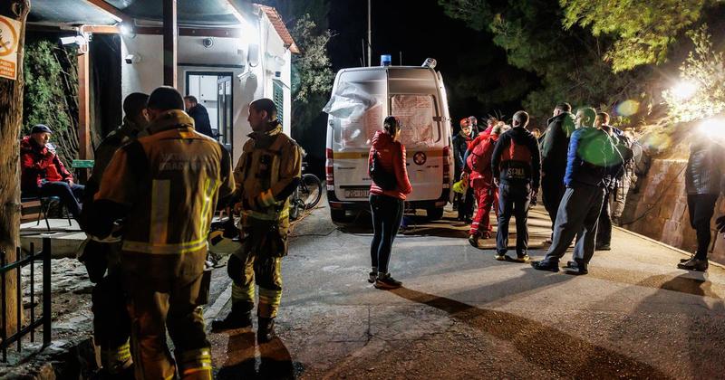 VIDEO Pronađen maloljetnik koji je nestao na Marjanu, izvlačili ga HGSS-ovci: 'Prevezen je u bolnicu'