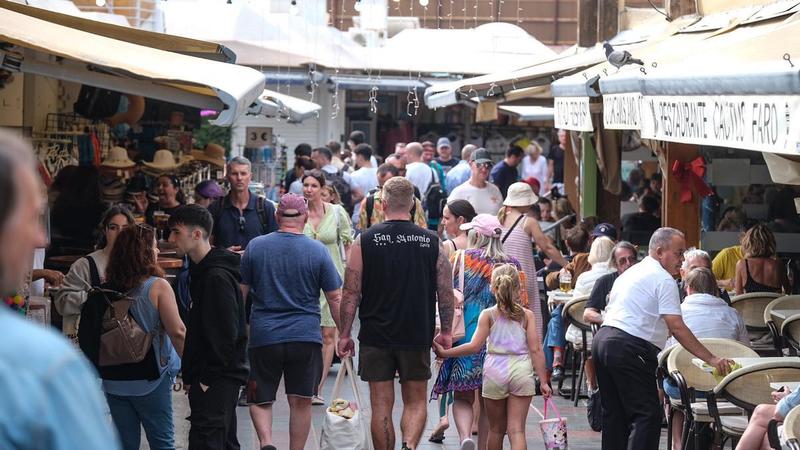 Canarias, una reluciente silla vieja