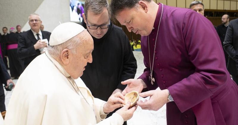 Local woodturner's bowl presented to Pope... in a victory for nominative determinism