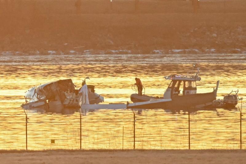 Flugzeugunglück in Washington: Viele Tote befürchtet – Videos zeigen Kollision, Trump äußert Unverständnis