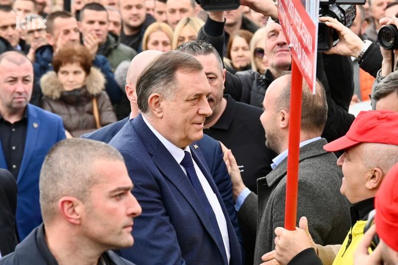 Dodik na sudu za zločin nepoštivanja frizure, osmijeha i mišljenja kolonizatora