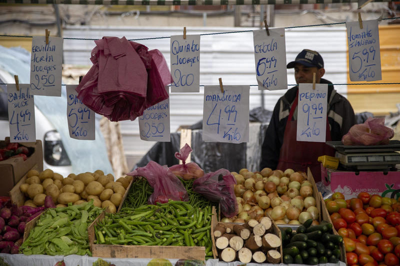 Se abrir para importar comida funciona, por que não abrir a economia toda?