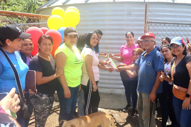 Alcaldesa Angie Quintana reinaugura tanque de agua en San Martín del Humo