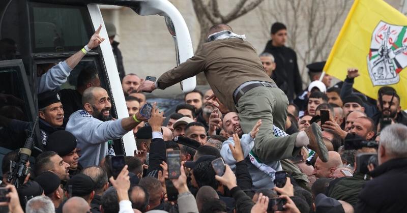 Tears and cheers for freed West Bank Palestinian prisoners