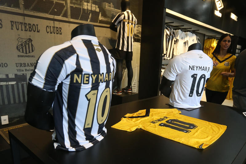 Neymar firma su contrato con el Santos y vestirá el 10 de ‘O Rei’ Pelé