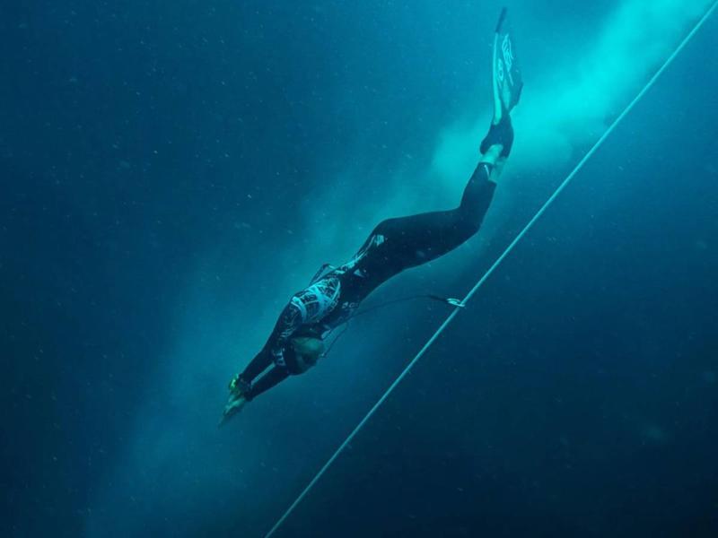 È italiana la donna discesa nell'abisso: sott'acqua per 123 metri