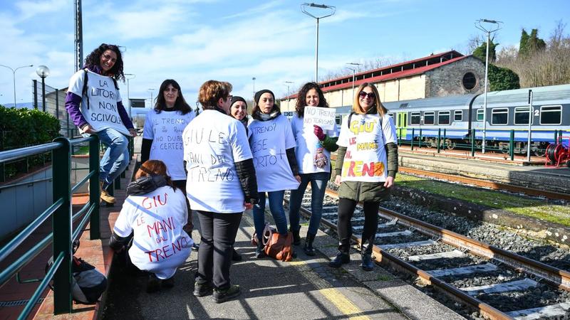 Faentina, il treno dei desideri. Ultimatum di sindaci e pendolari: “Più corse e carrozze nuove”