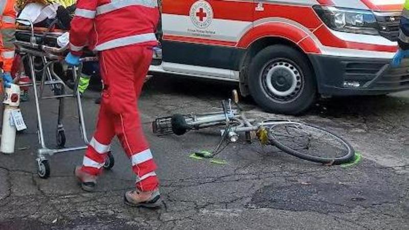 Ciclista travolto e ucciso da un camion a Cernusco sul Naviglio: morto un anziano di 74 anni