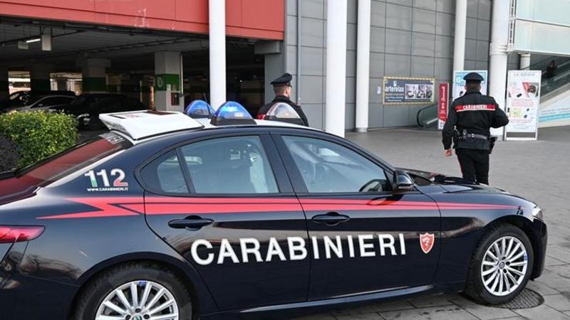 Furti a raffica al centro commerciale Punta di Ferro: denunciati 15 giovani