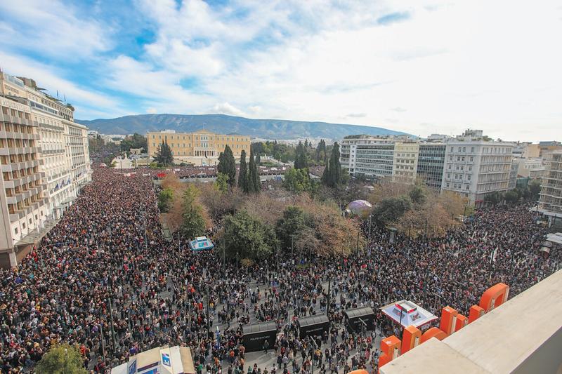 Πρόταση δυσπιστίας από την κοινωνία!