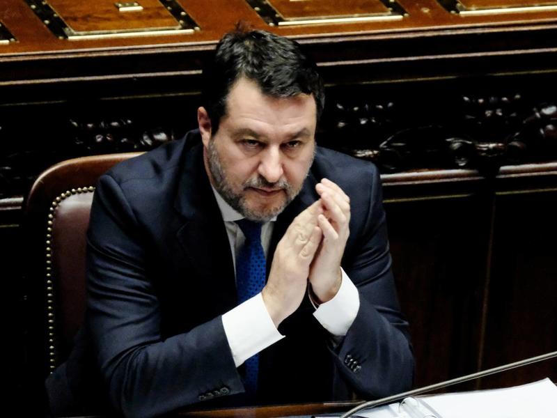 Il rilancio di Salvini sull'immunità. Gli alleati frenano: rischio boomerang