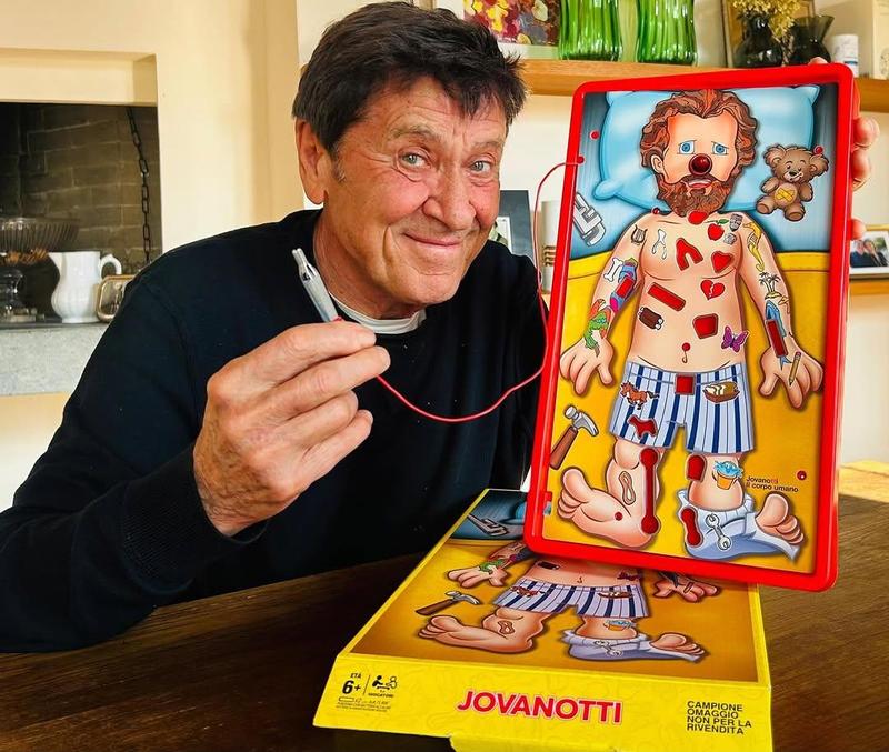 Gianni Morandi allegro chirurgo con un paziente speciale: Jovanotti