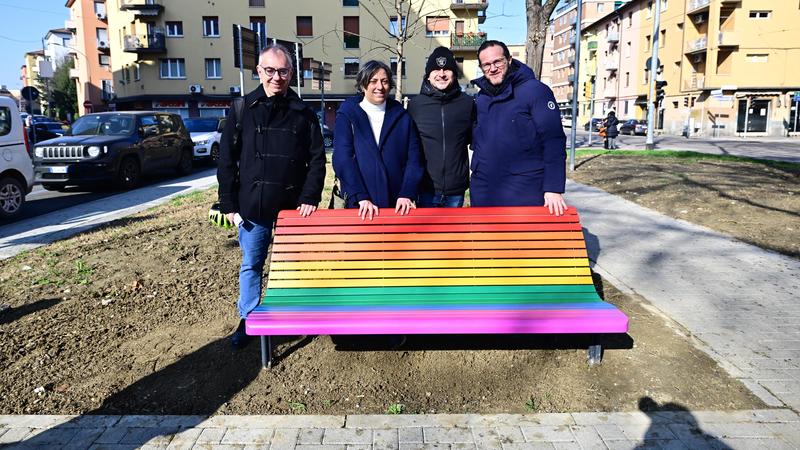 Come cambia piazza Mickiewicz a Bologna: aiuole più grandi, panchine e nuova illuminazione