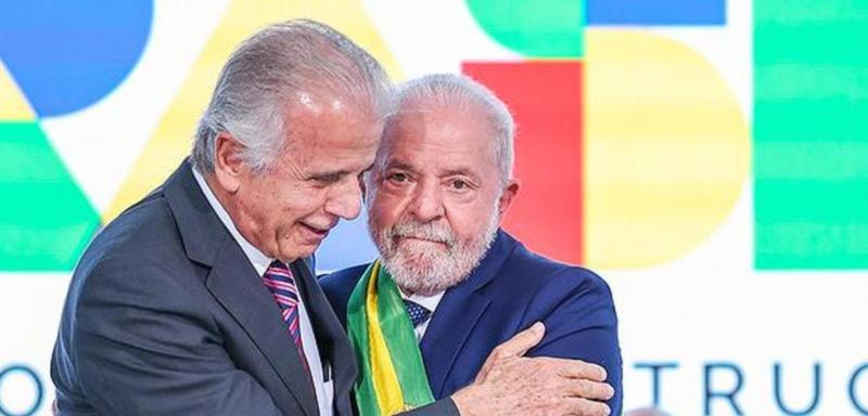 Se é para a felicidade geral, Lula diz ao povo quem fica