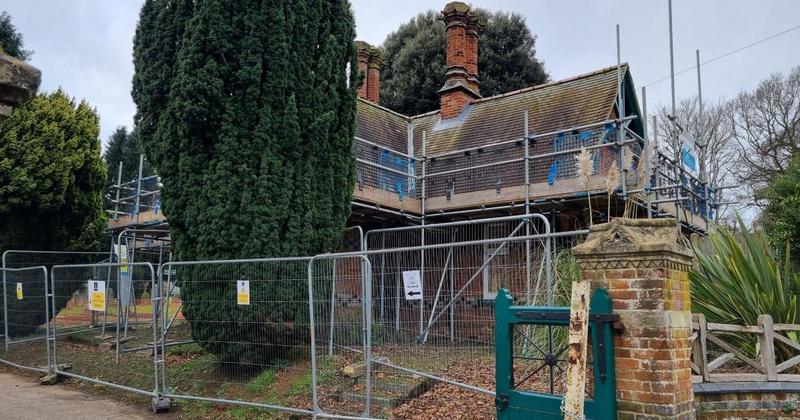 Scaffolding goes up around 'quaint' cemetery lodge ahead of revamp works