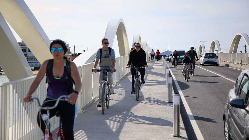 Praia de Faro: Esta Ponte não é para bicicletas!