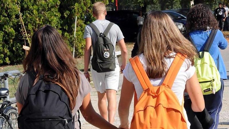 Minorenne molestata, il prof patteggia. Dovrà anche risarcire la studentessa