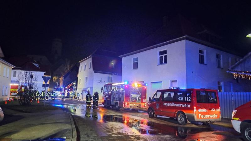 Großbrand dreier Häuser in Buttstädt – 130 Feuerwehrleute im Einsatz