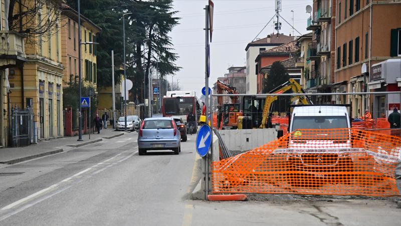 Tram, rabbia in Santa Viola: “Senso unico per i lavori. In tutta la zona sarà il caos”