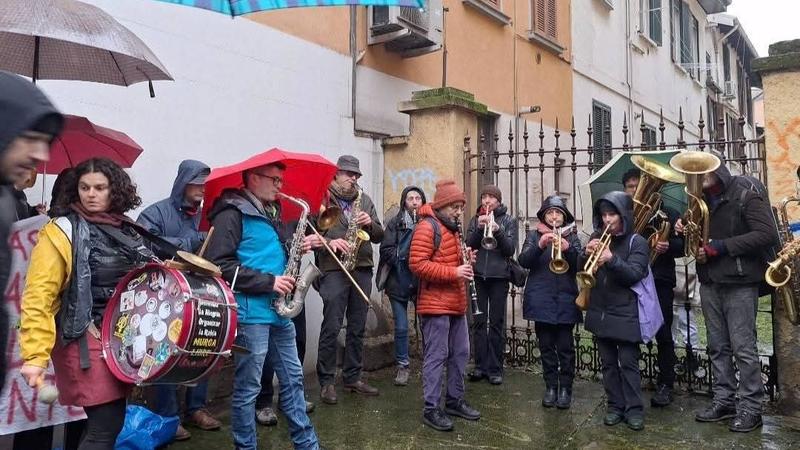 Salva Milano, il fronte del no si organizza: “Scendete in piazza con noi”. Presidio davanti al Comune