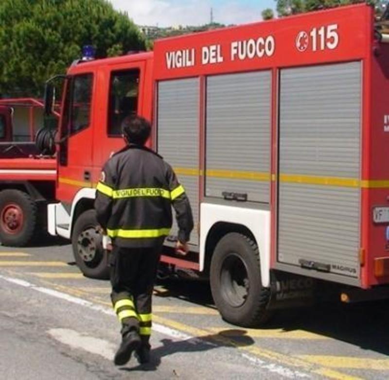 Incendio nella villa di un imprenditore a Civitanova: l’allarme lanciato dai proprietari