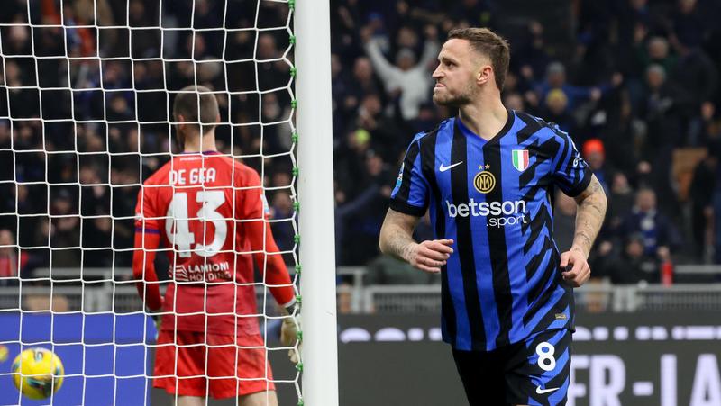 Arnautovic fa volare l'Inter: 2-1 alla Fiorentina tra le polemiche. Napoli a meno uno