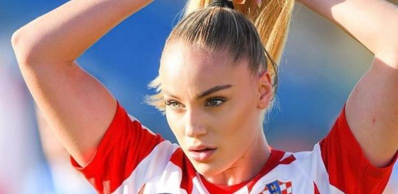 Sexismo no futebol vai de escolha de 'jogadora mais sexy' até beijo à força