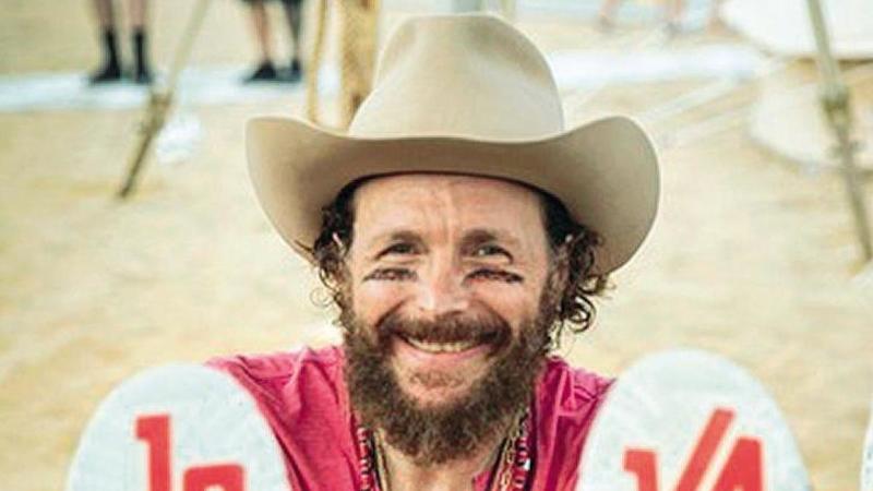 Jovanotti: «La moglie di Cecchetto mi disse 'Se ti vede Claudio impazzisce'. Mio fratello Umberto caduto con l'aereo e la depressione di mamma»