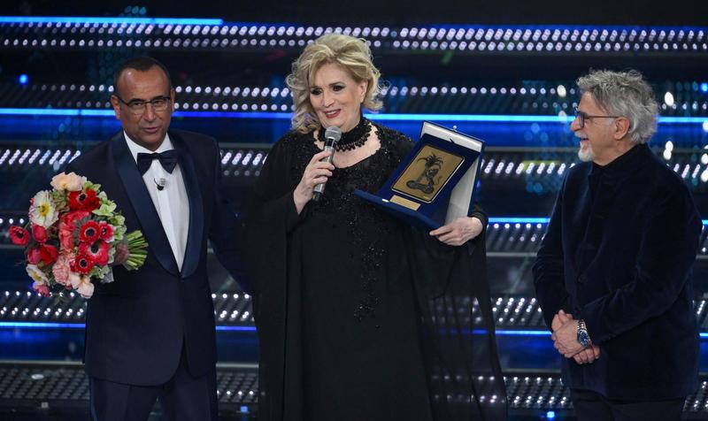 Iva Zanicchi a Sanremo, premio alla carriera: “Lo dedico al mio Fausto e alla mia mamma”