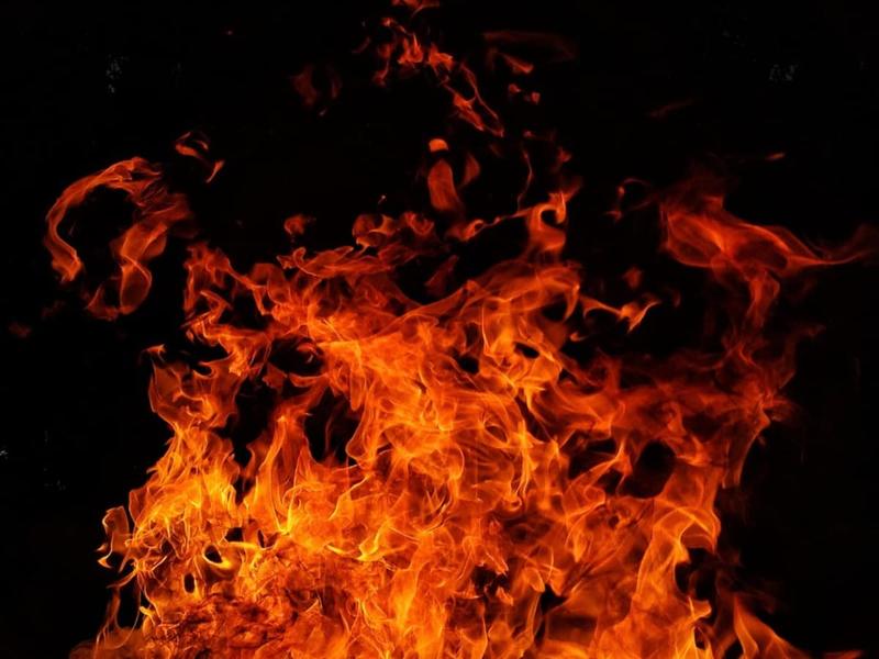 Five Houses Damaged in Late-Night Fire in Maloora, Shalteng