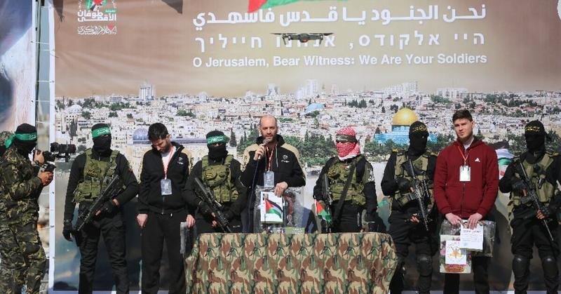 Flanked by masked gunmen, Israeli hostages address Gazans before release