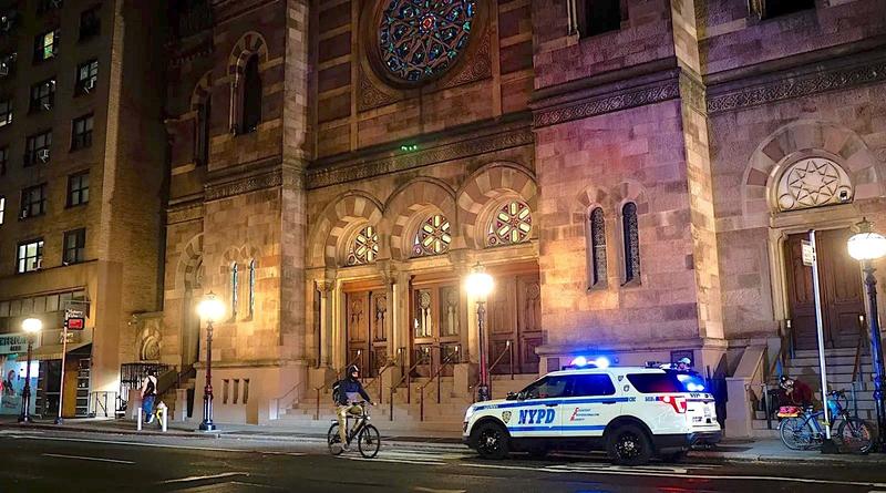 Suspect arrested while entering New York after threatening synagogue