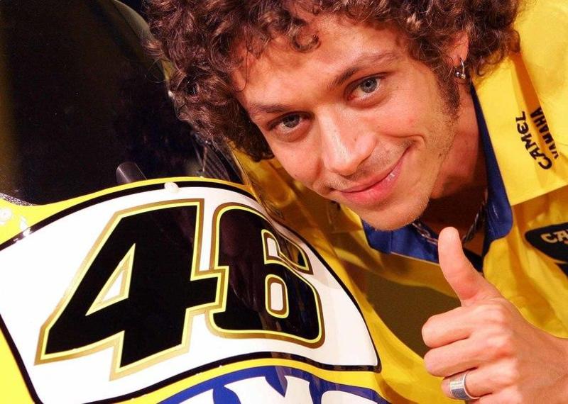 Due cifre, una leggenda: Valentino Rossi festeggia gli anni, 46 è il numero perfetto